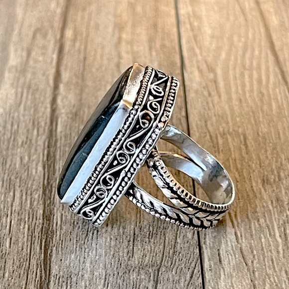 Fiery Labradorite Gemstone Ring - Picture 5 of 6